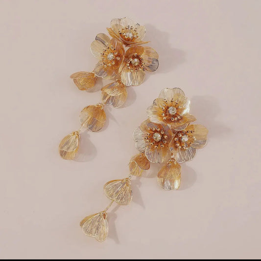Gold flower drop earrings!